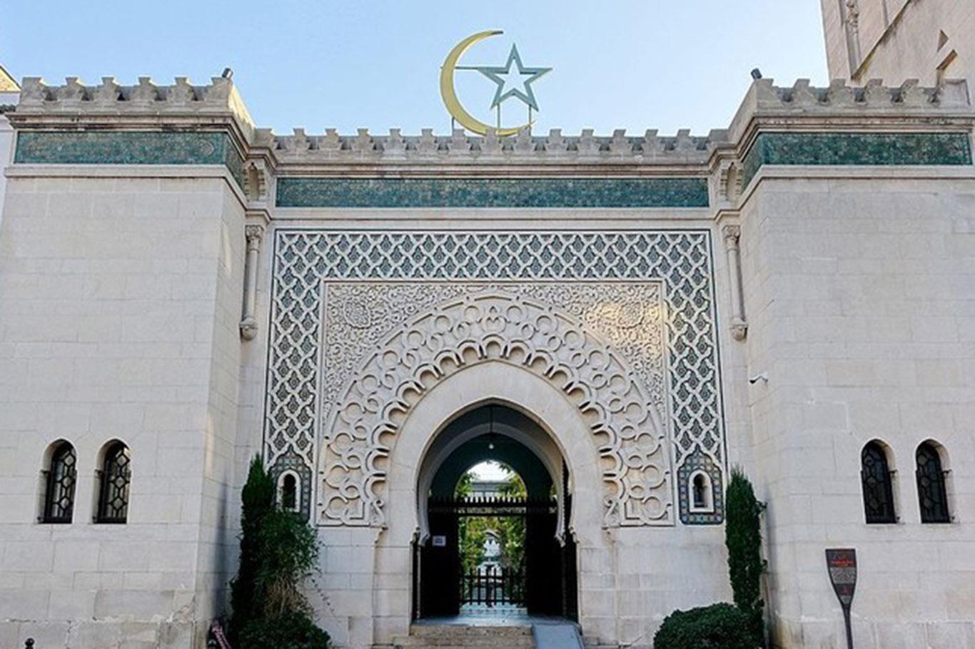 لە فەڕەنسا لە ئەنجامی بڕیاری دادگا رێگە بە کردنەوەی دووبارەی مەعبەدەکان درا
